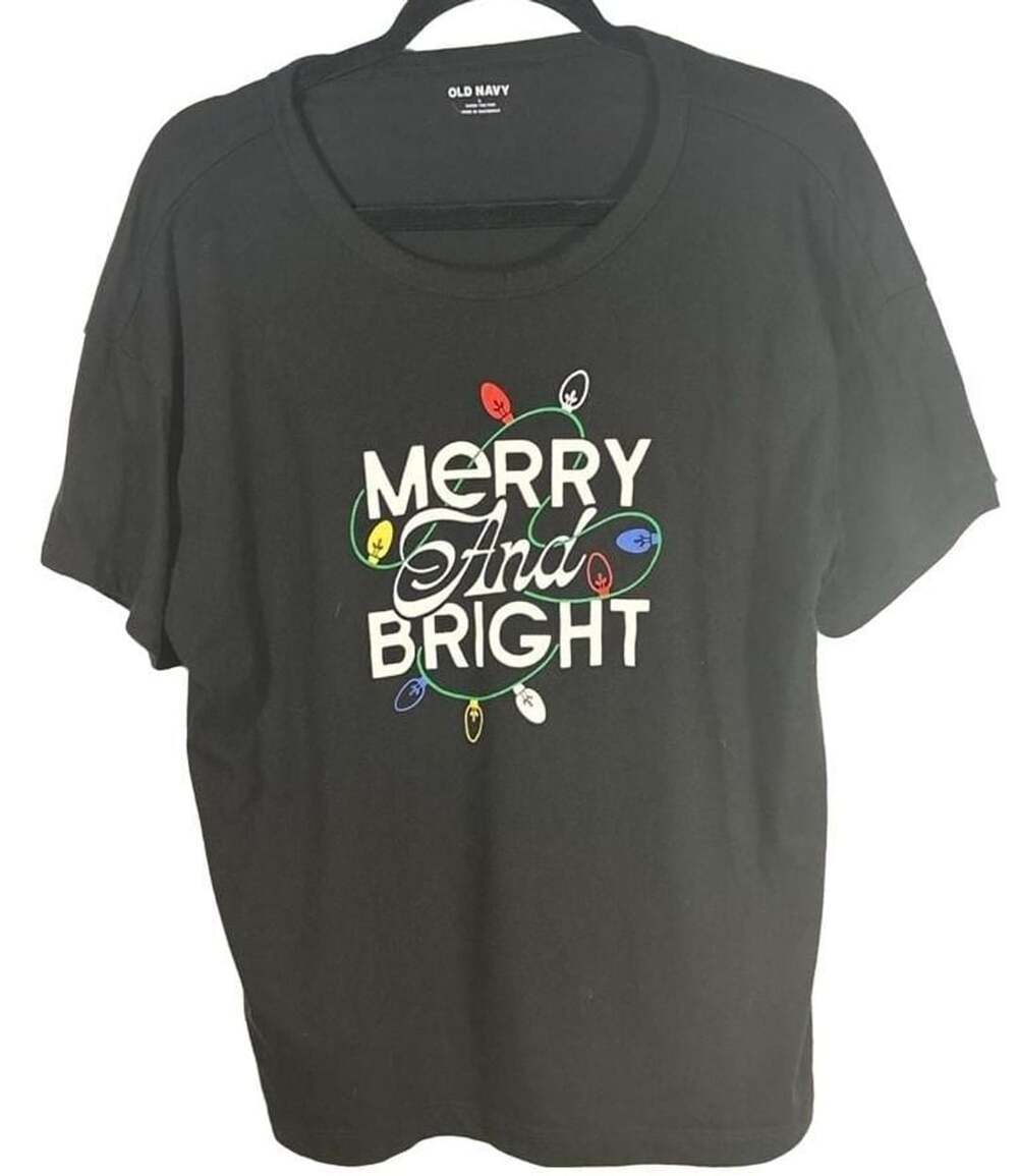 Old Navy Women's Merry And Bright Christmas Lights Graphic T-Shirt